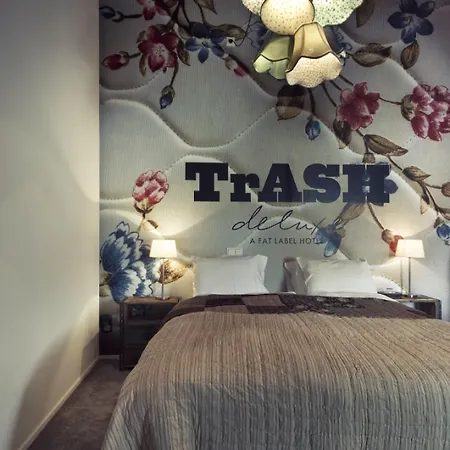 ホテル Trash Deluxe