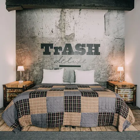 Trash Deluxe Отель 3*