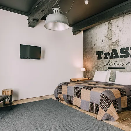 Отель Trash Deluxe Маастрихт