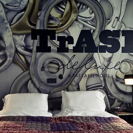 Trash Deluxe Hotel