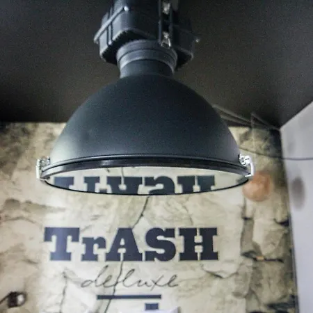 Trash Deluxe 3*