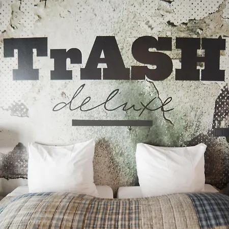 Trash Deluxe