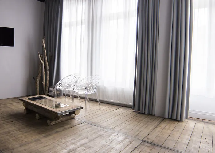 Trash Deluxe Отель