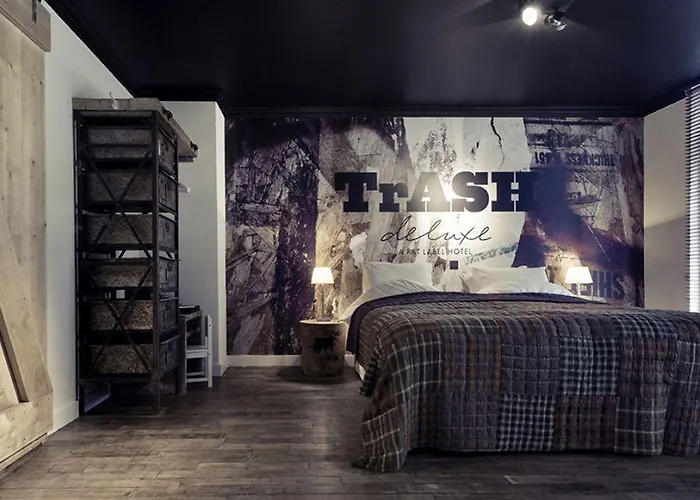 Trash Deluxe Отель