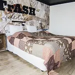 Hotel Trash Deluxe 3*