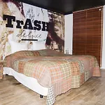 Trash Deluxe Hotel 3*