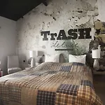 Trash Deluxe 3* Maastricht