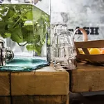 Trash Deluxe Hotel 3*