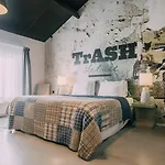 Trash Deluxe Hotel Maastricht
