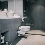 Trash Deluxe Hotel 3*