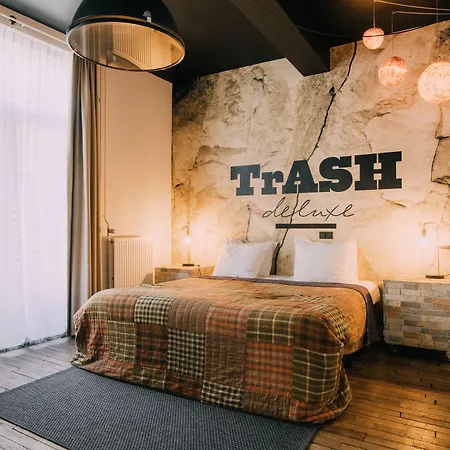 Trash Deluxe Hotel 3*