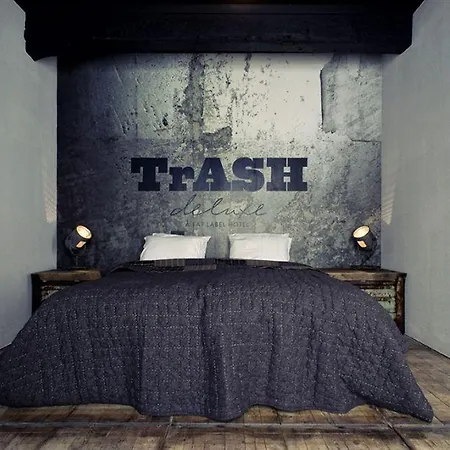 Trash Deluxe 3*