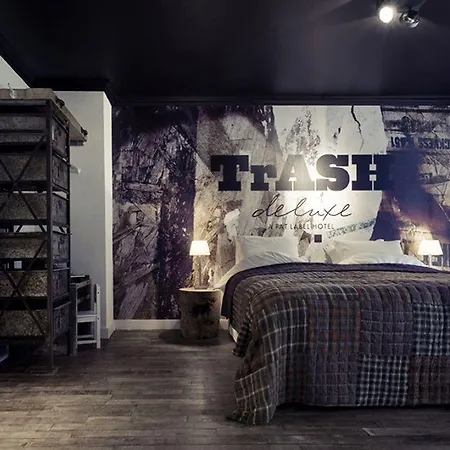 Trash Deluxe Hotel