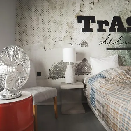 Trash Deluxe Otel 3*