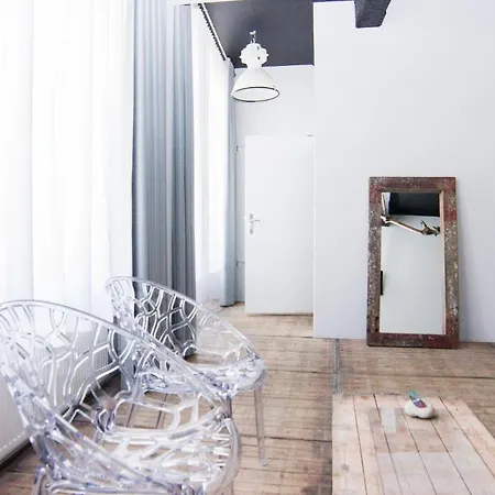 Trash Deluxe Hotel 3*