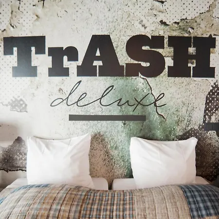Trash Deluxe