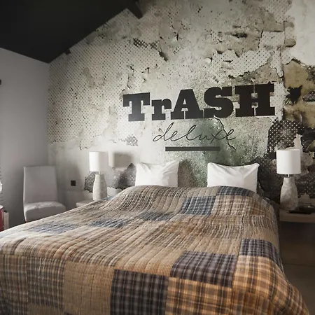 Ξενοδοχείο Trash Deluxe 3*