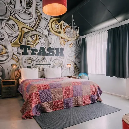 Trash Deluxe Otel 3*