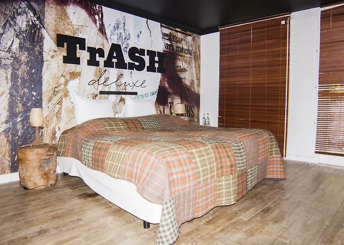 Trash Deluxe Otel 3*