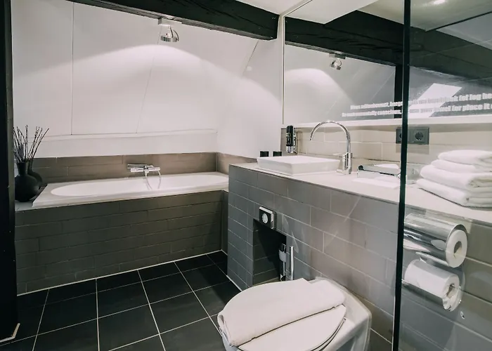 Trash Deluxe Hotel 3*