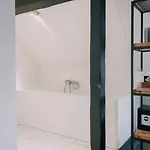 Trash Deluxe Otel