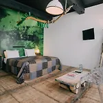 Trash Deluxe 3*